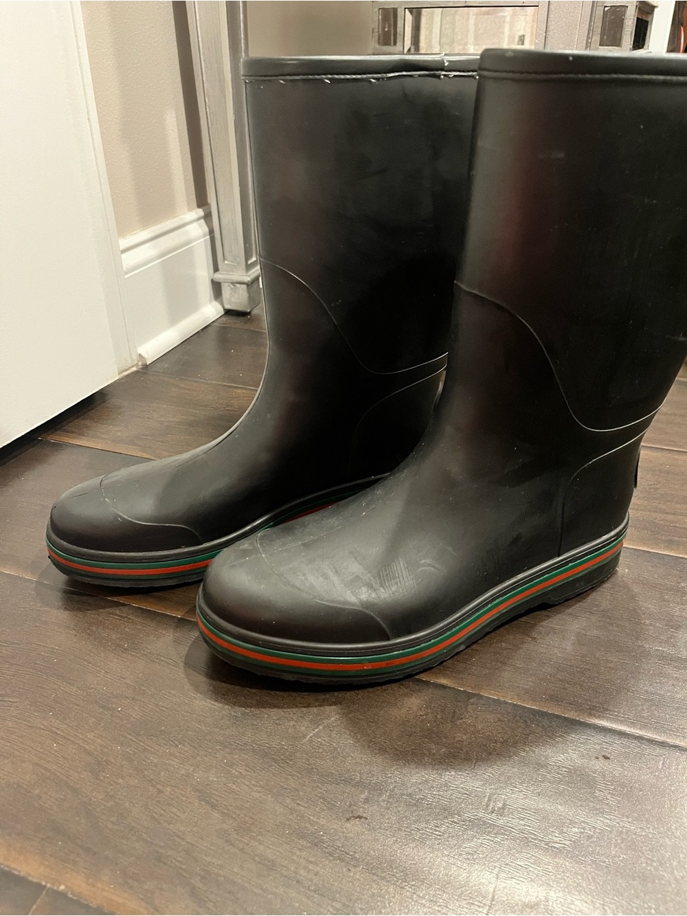 Gucci Black Rain & Snow Boots with Green and Red Stripe - Picture 4 of 11